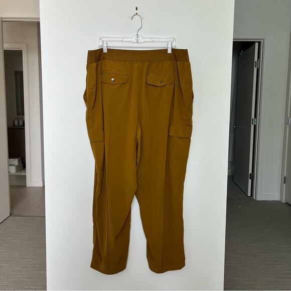 Athleta Vienna Cargo Pant in Brass Yellow Size 22 - Picture 2 of 4
